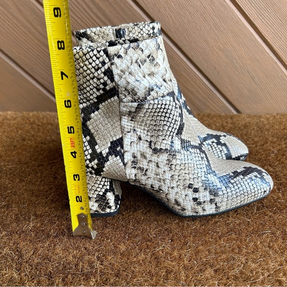 Embossed snake skin boots- made in Italy sz 8.5 - Picture 3 of 8